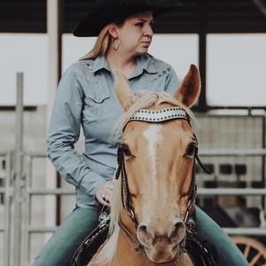 Meet your Posher, Carli